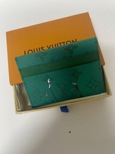 Louis Vuitton doppio porta carte oro verde con scatola.