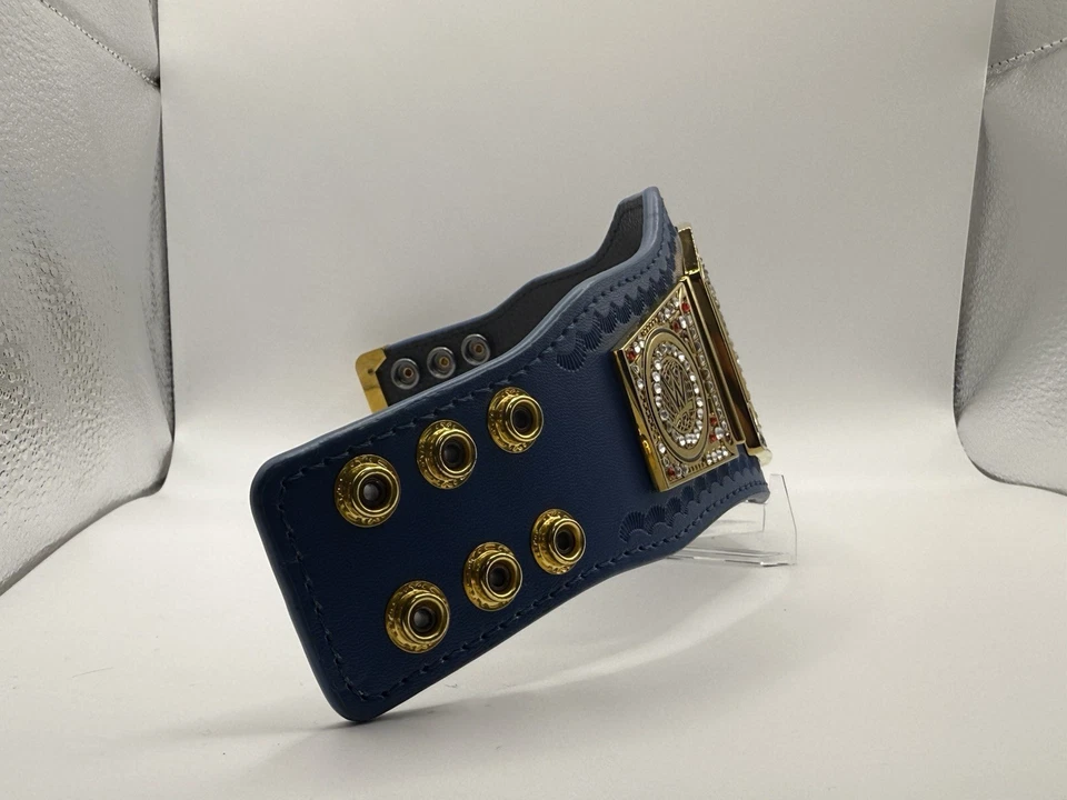 Mini Cinturón Réplica Campeonato Universal WWE - Auténtico Coleccionable Foto 3 de 4