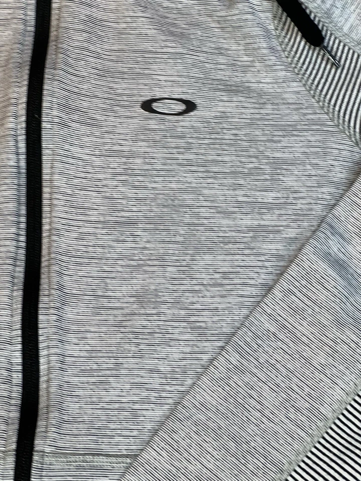 Sudadera con Capucha Oakley Cremallera Completa a Rayas para Hombres Talla Md Calce Regular Ligera Foto 3 de 4