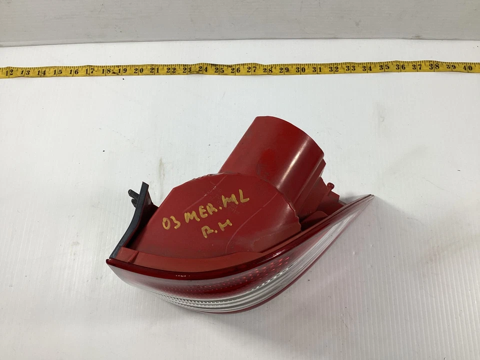 Lâmpada traseira direita 2002-2005 Mercedes-Benz ML350 ML500 A1638200177 FABRICANTE DE EQUIPAMENTO ORIGINAL. - Imagem 2 de 4