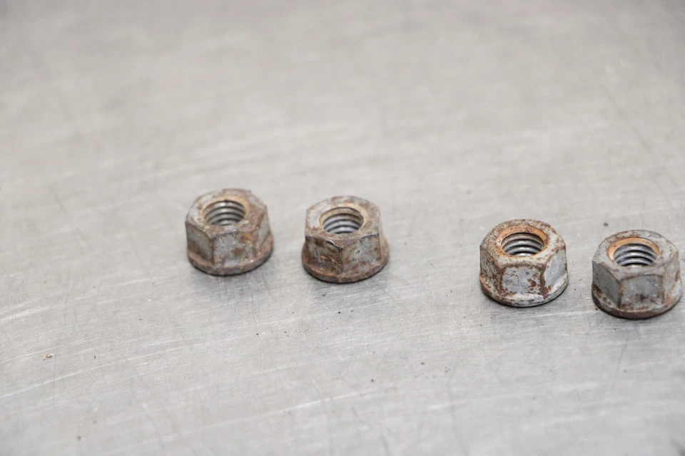 13-17 KAWASAKI NINJA 300 Exhaust Bolts Nuts Foto 3 de 4