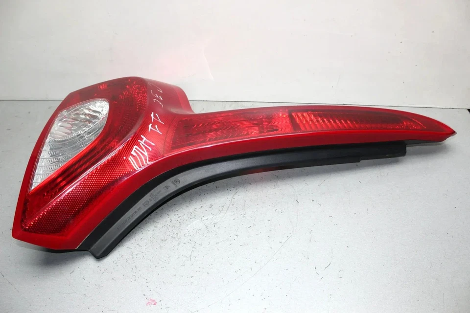 Volvo C30 D4 Facelift manufactured 11 rear light taillight left 31213913 - Image 2 of 4