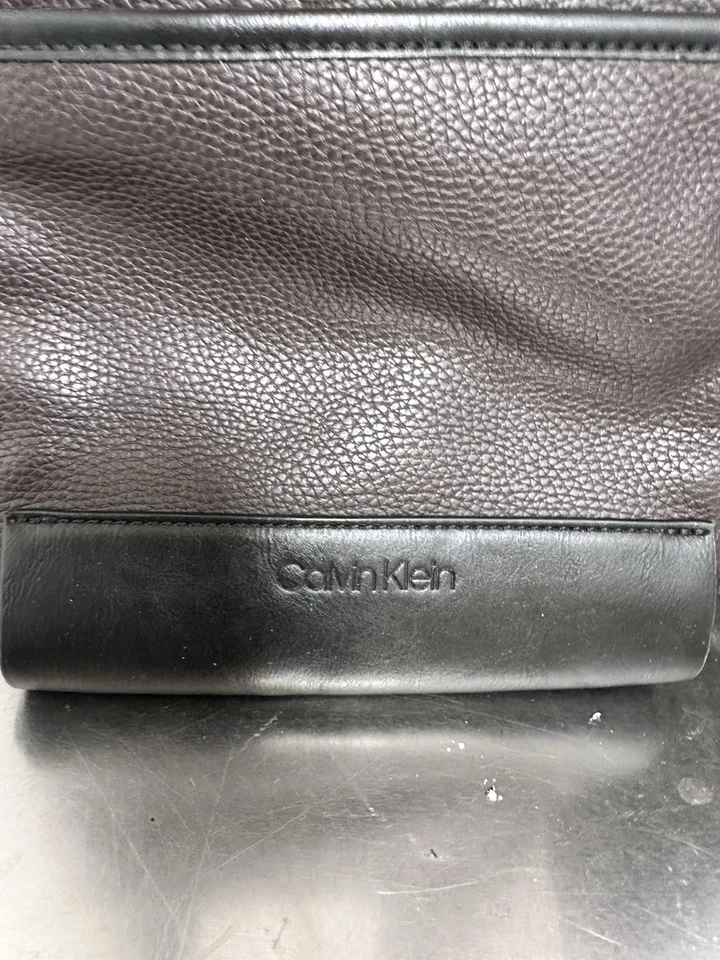 Bolso Bandolera Calvin Klein Para Hombre Marrón Guijarro Imitación Cuero con Ajustable Foto 2 de 4