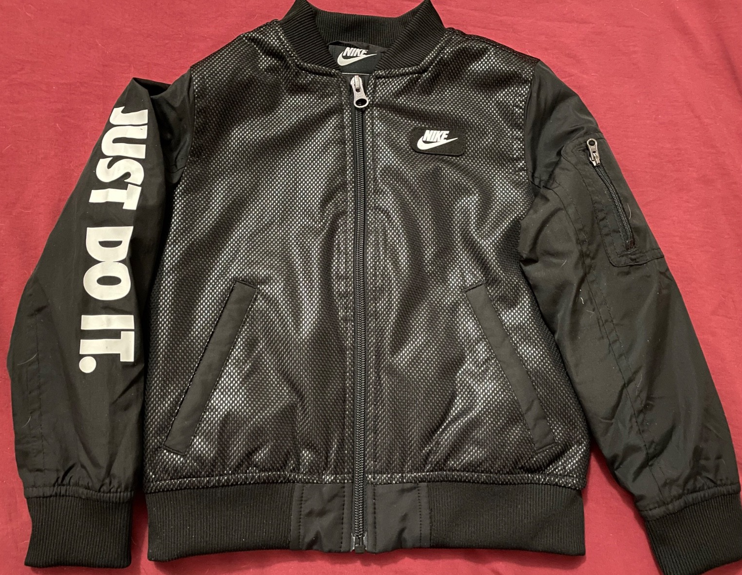 SACAI X NIKE NIKE "JUST DO IT" GIACCA nera con cerniera per bambini (3 4 anni 4T 98 104 cm) usata in ottime condizioni!