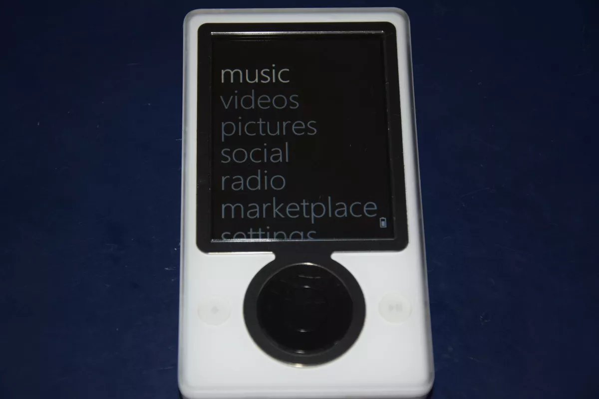 Microsoft Zune 30 GB White Wi-Fi FM Radio AAC WMA MP3 Medi Player New battery HD