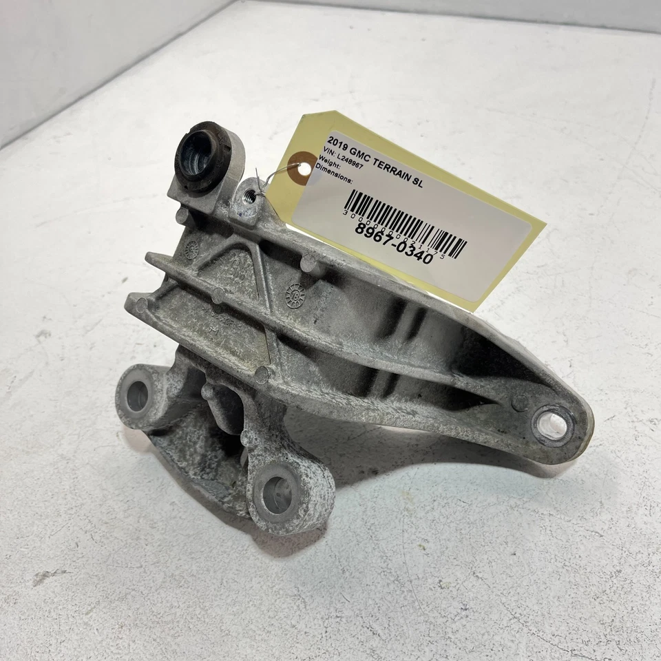 2018-2022 GMC TERRAIN 1.5L AWD ENGINE MOUNT SUPPORT BRACKET OEM - Image 2 of 4