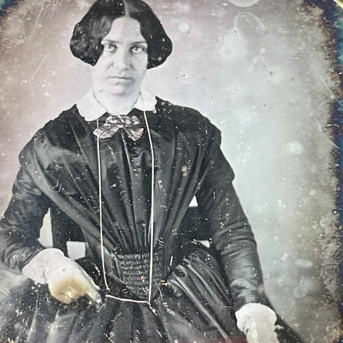 Attractive Woman with Rosary True Daguerreotype Gutta Percha Case Antique 1860s - Picture 2 of 12