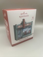 Hallmark Window Wonderland Light Sound Ornament 2014 Works NIB