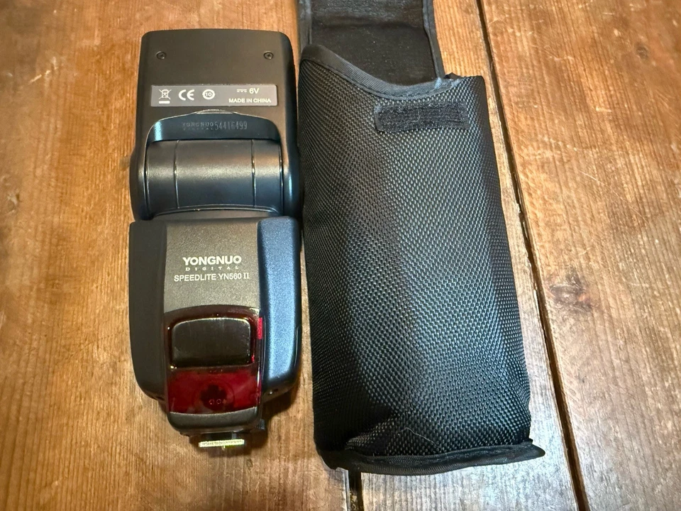 Yongnuo Digital Speedlite YN560-II Shoe Mount Camera Flash - Image 2 of 4
