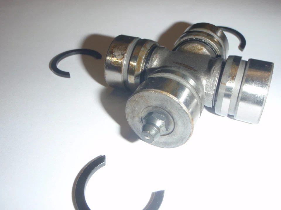 Junta en U universal de stock antiguo de calidad para Nissan Datsun 240Z 260Z 280Z 1965-1976 Foto 3 de 3