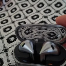 Silver Wireless Earbuds - Buds 3 Official