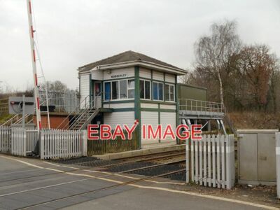 FOTO MOBBERLEY BAHNÜBERGANG STEUERKASTEN