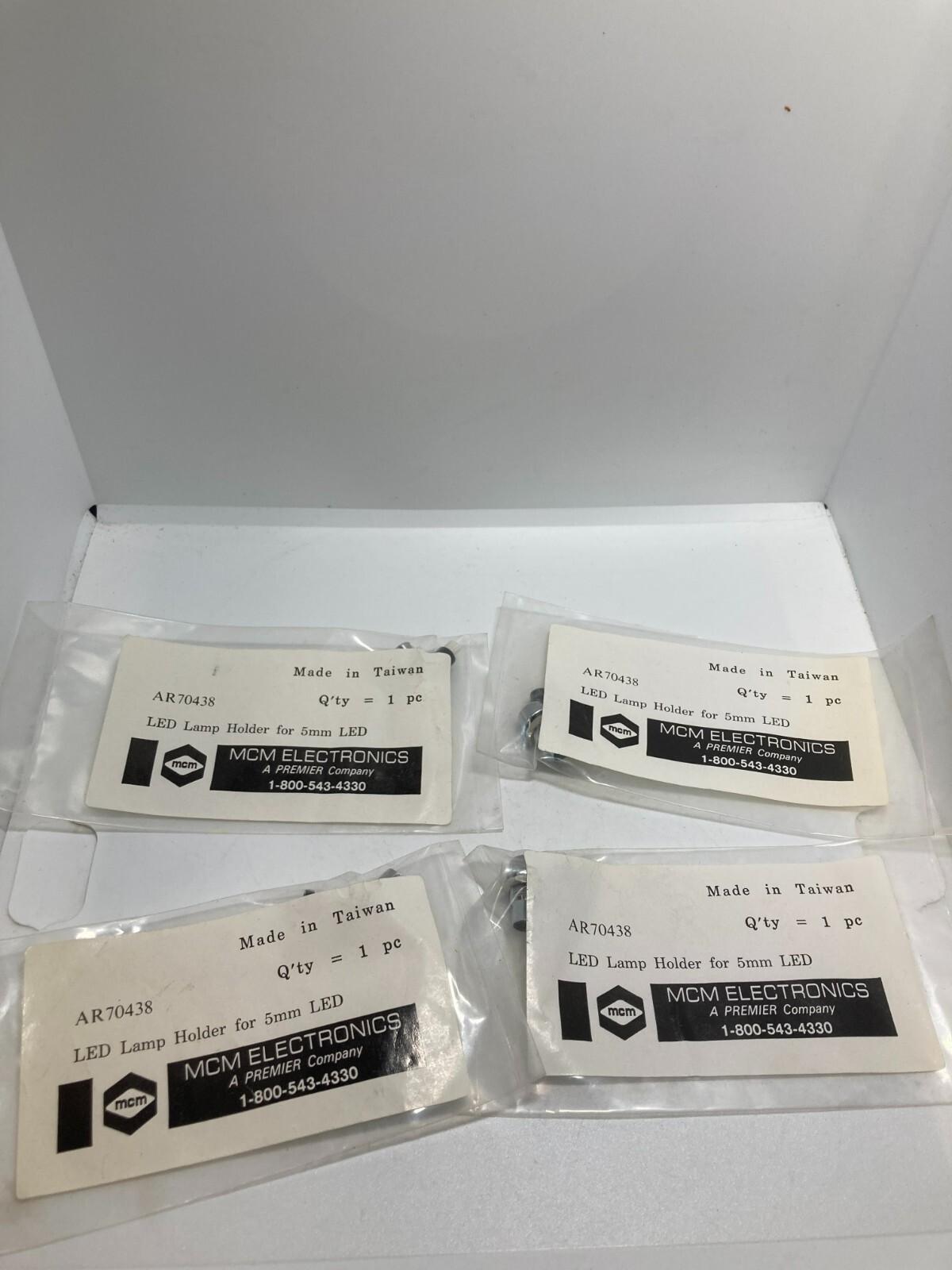 MCM ELECTRONICS AR70438 LED LAMP HOLDER FOR 5MM LED (LOT OF 4) NIB