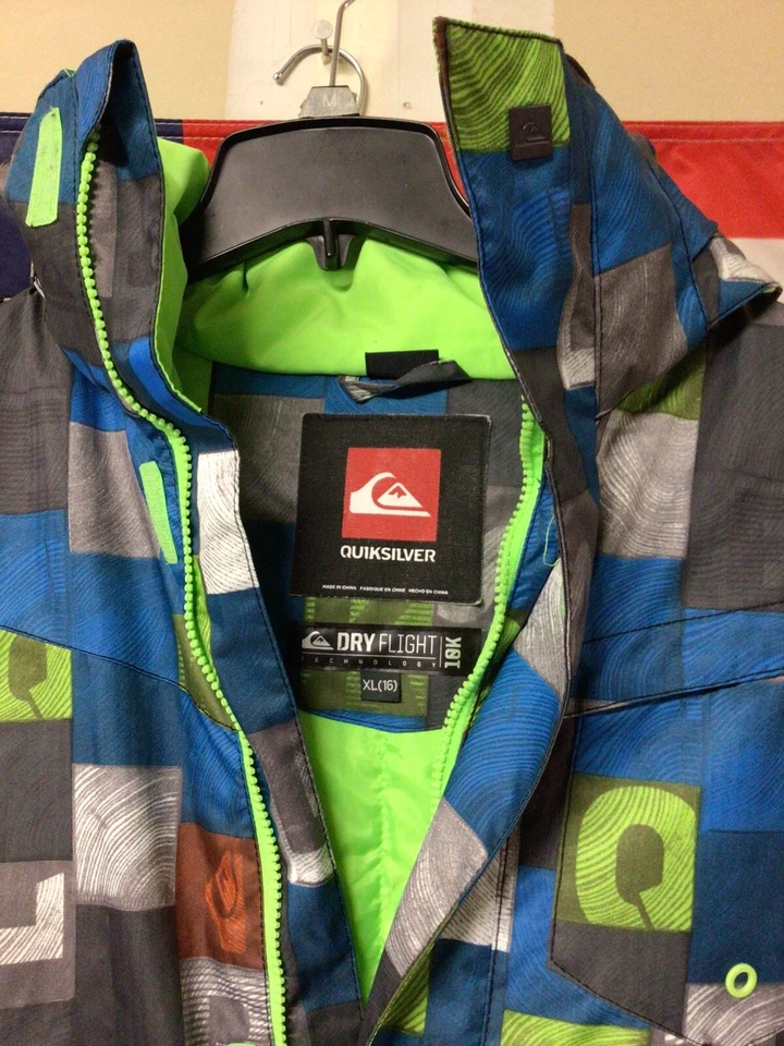 Jaqueta de esqui e snowboard Quicksilver Dry Flight 10k Technology. Youth XL(16). - Imagem 2 de 4
