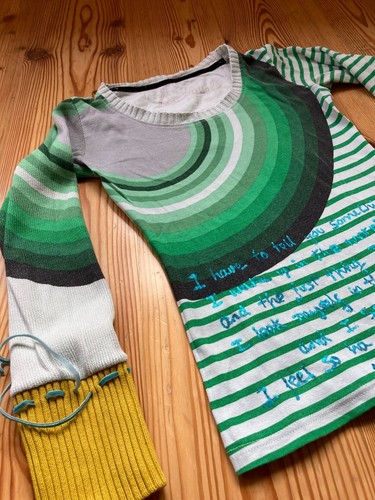 ausgefallener Desigual Pullover Gr. S grün - weiß, guter Zustand