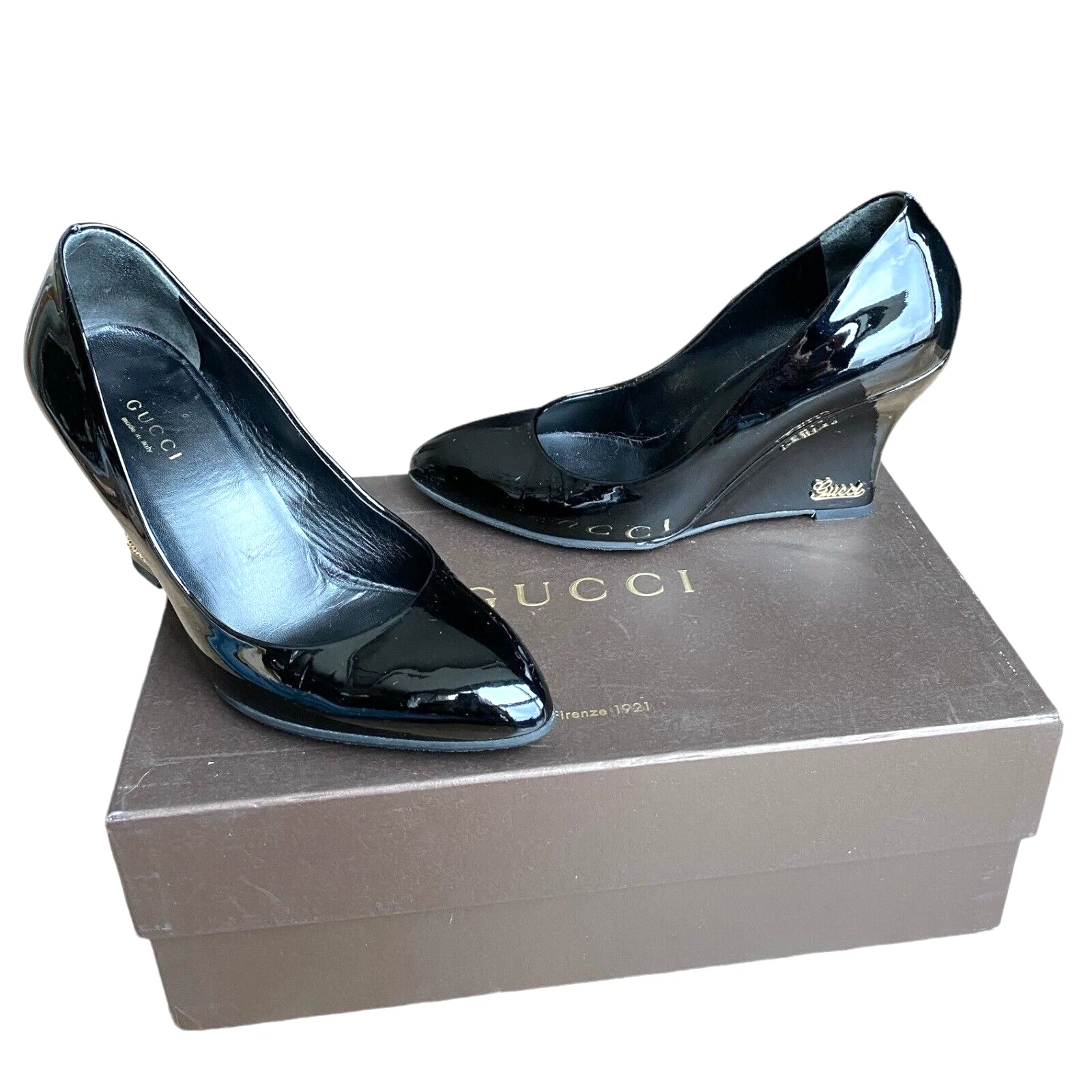 Escarpins à talon talon compensé GUCCI en cuir verni noir logo Gucci, taille 35