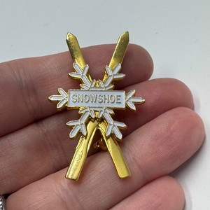 Vintage Snowshoe Ski Enamel Lapel Pin Skiing West Virginia Resort Crossed Skiis
