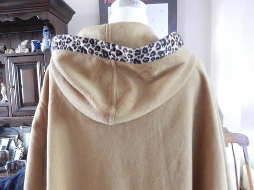 VTG Beige Tan Hooded Fleece Cape Poncho Shrug Leopard Trim One Size Open Front - Picture 19 of 22