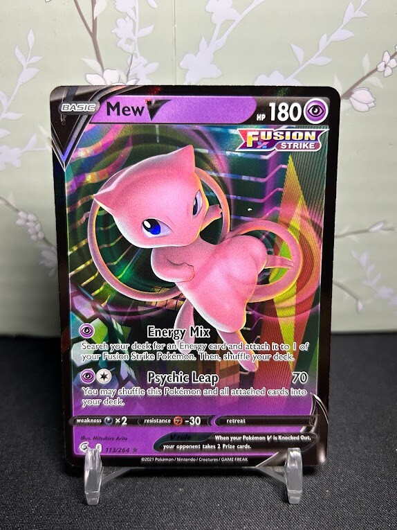 Mew V  113/264  Ultra Rare Fusion Strike NM