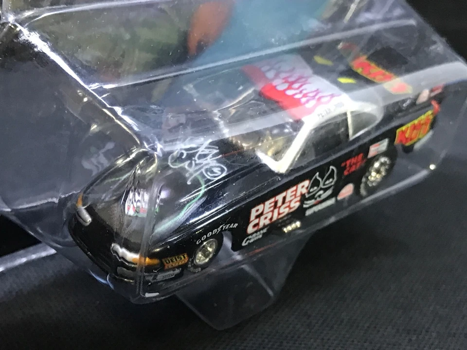 KISS Peter Criss Coleccionable Johnny Lightning Diecast Escala 1:64 Foto 4 de 4