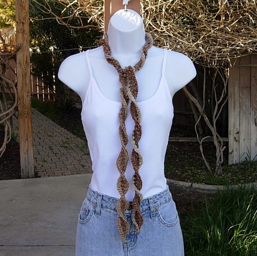 Collana Lariat sciarpa estiva spirale maglia uncinetto stretta piccola magra marrone beige - Foto 7 di 10