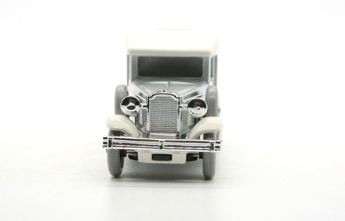 Lledo Days Gone - DG18010 - 1936 Packard Van - National Westminster Bank - Picture 12 of 15