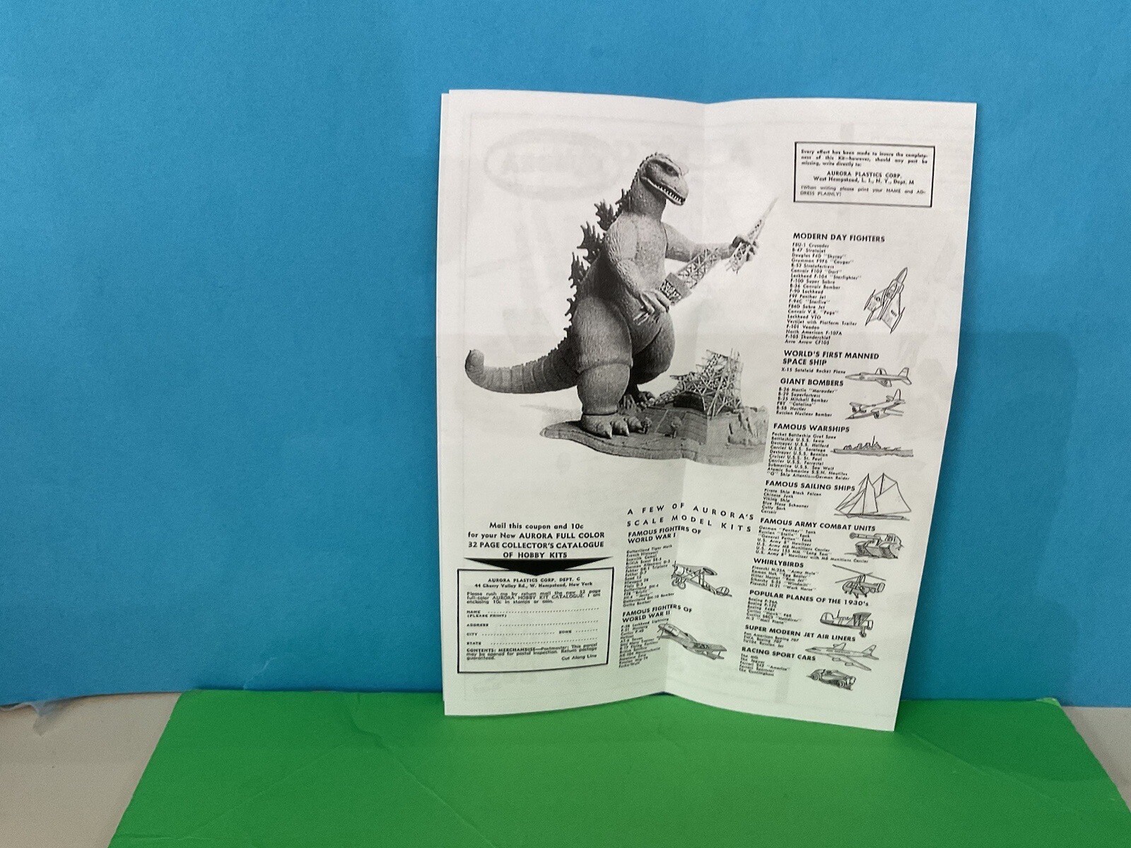 MONSTERS OF THE MOVIES GIFT SET GODZILLA AND GLOW METALUNA MUTANT MODEL KITS1975