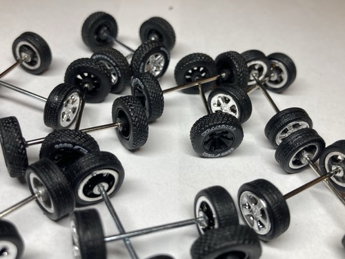 Konvolut Auto World LKW Räder Felgen Gummireifen Achsen für 1/64 Diecast Customs! - Bild 5 von 14
