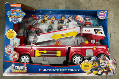 Paw Patrol Ultimate Rescue Fire Truck (Box is slightly damaged)