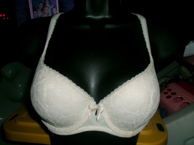 VICTORIA’S SECRET  32D BBV Lined Demi Bra