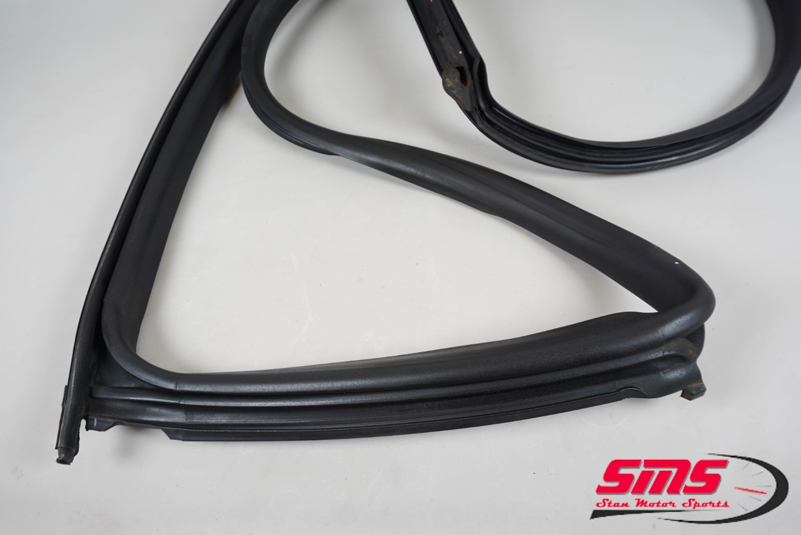 14-24 Maserati Quattroporte Ghibli M156 Rear Left Door Rubber Weatherstrip OEM