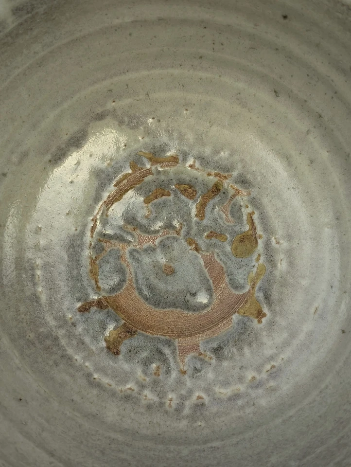 Tazón de té Celadon coreano estilo dinastía Joseon / Chawan, motivo de pétalo de loto tallado Foto 4 de 4