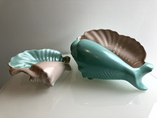 2 x Beautiful vintage Poole conche shell ornaments in Ice Green/Mushroom. VGC