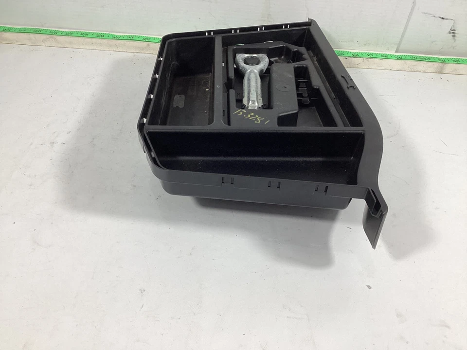 2013-2016 BMW 328i F30 правый багажник пол инструмент коробка для хранения OEM. - Изображение 4 из 4