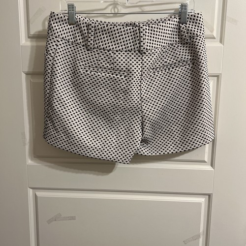 Ann Taylor Signature Black & Beige Polka Dot Shorts Size 6 - Picture 2 of 2