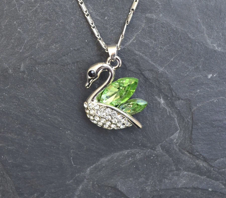  Halskette mit Schwan Weihnachts Geschenk Anhänger mit Strasssteinchen Neu  - Bild 2 von 3