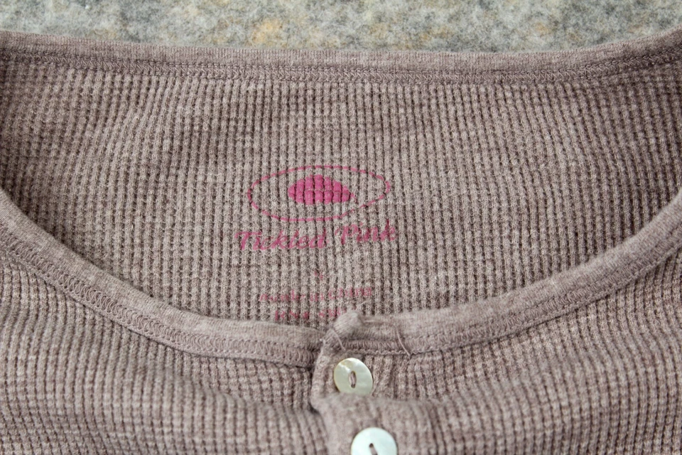 Tickled Pink Size Small S Thermal Henley Pullover Buttons  - Изображение 3 из 4