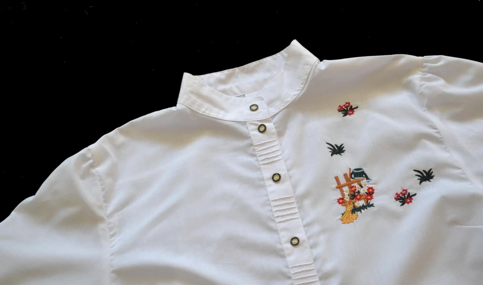 Süße Trachtenbluse mit Stickerei GR. 46 C&A - Bild 2 von 2