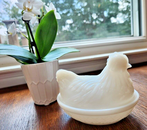 Hazel Atlas White Milk Glass Hen on a Nest Dish Chicken in Basket 3 tall x 4 3/4 - Picture 2 of 8