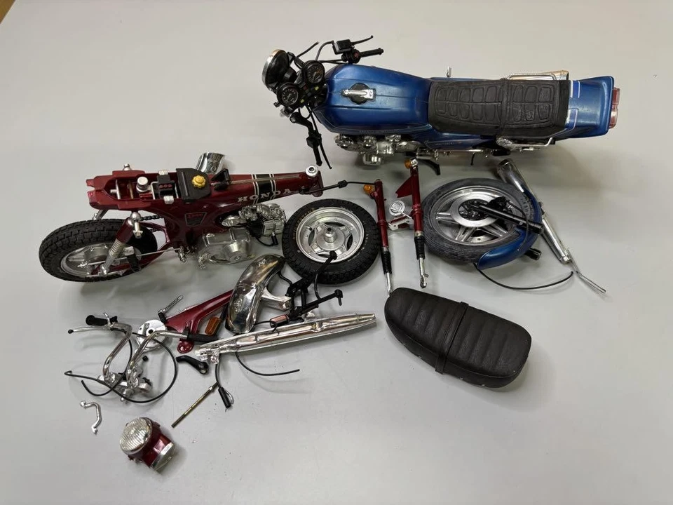 Tamiya 1/6 Dax Honda St70 & Cb750F Plastic Model Kit Motorcycle Scale Model - Image 2 of 4