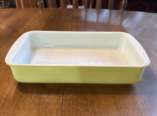 Vintage Pyrex #231 LIME GREEN 1 1/2 QT Rectangular Baking Dish