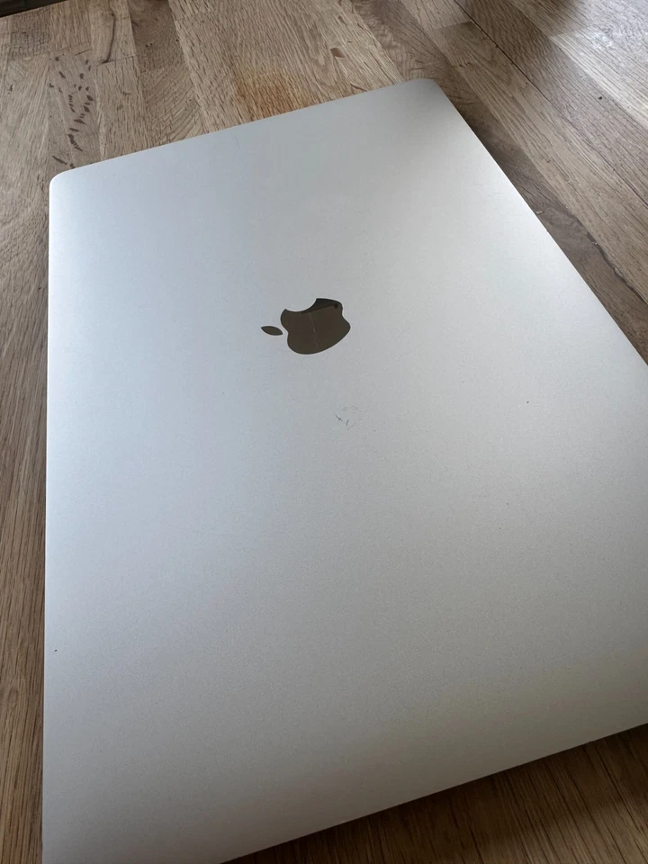 Apple MacBook Pro 16" · i9 9th gen 2.3 GHz · 16GB · 1TB, photo 3 of 5