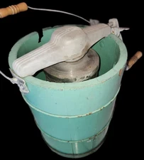 1923 White Mountain 4 Quart Ice Cream Freezer 4WG Triple Action Hand Crank Green