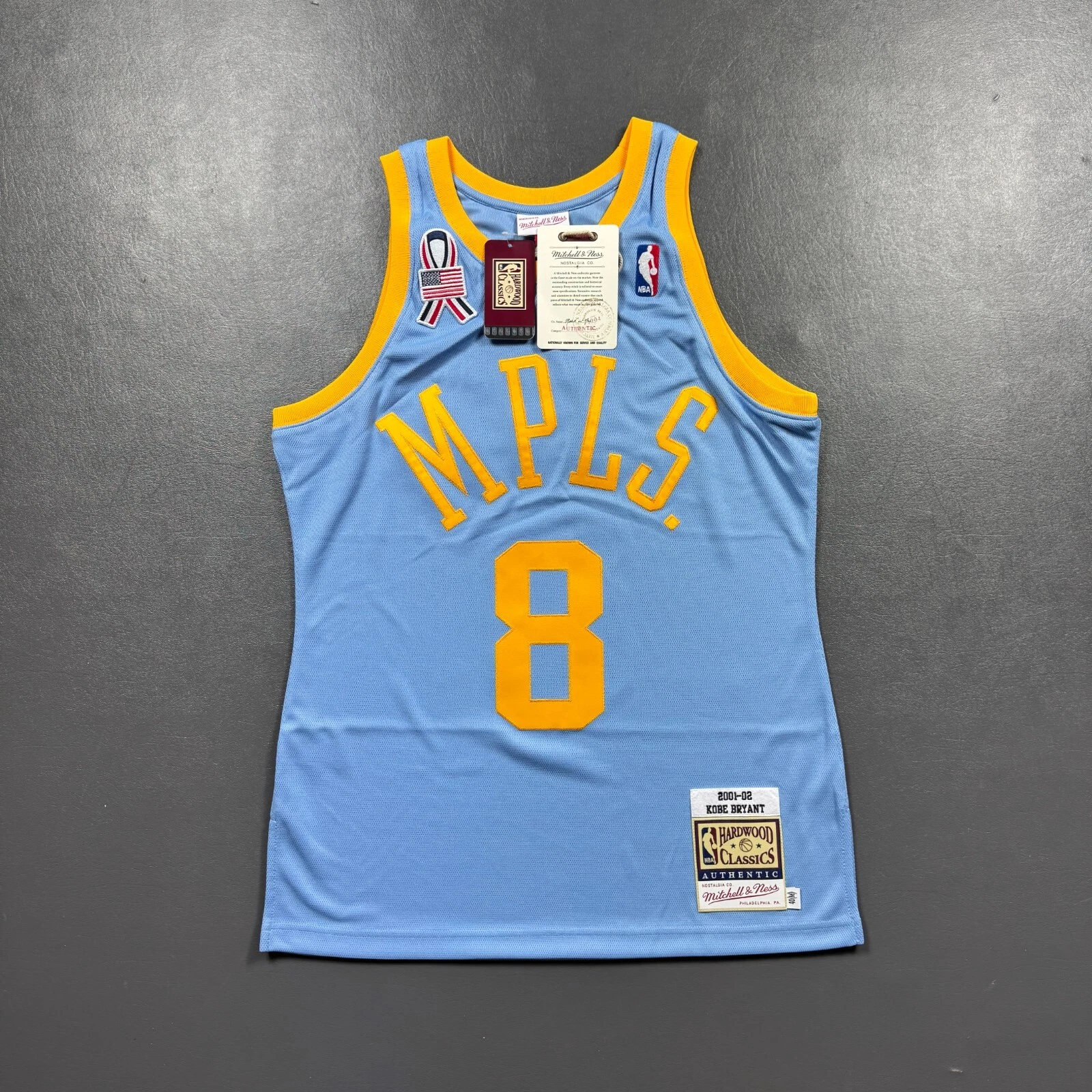 100% Authentic Kobe Bryant Mitchell Ness 01 02 MPLS Lakers Jersey Size 40 M - product detail image 1