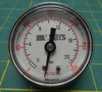 2'' Watts Pressure Gauge 0-300 PSI 0-20 BAR Center Back 1/4'' NPT Connection