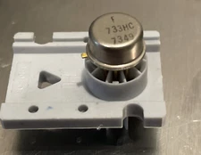 ON SEMICONDUCTOR Round Transistor Gold 10 Pins 733HC 7349