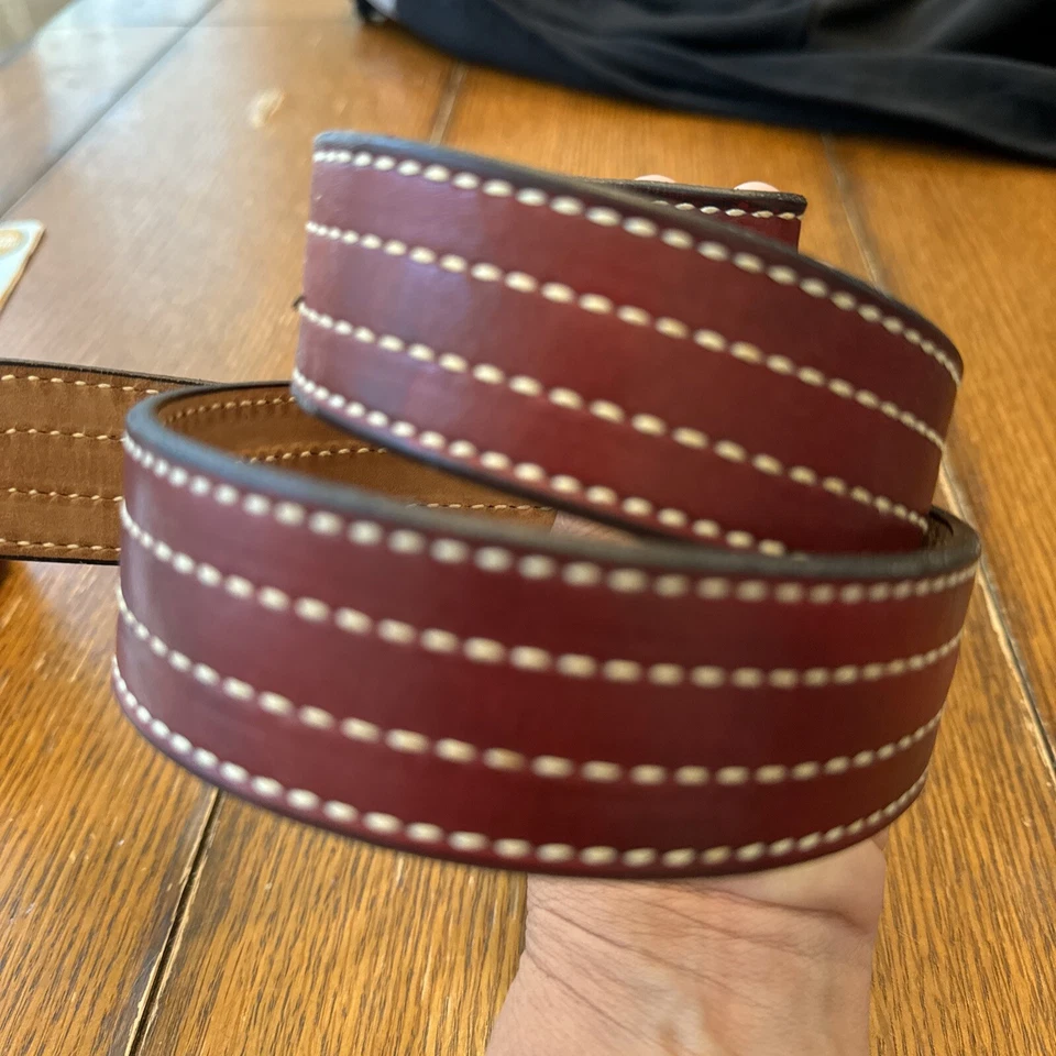 Justin Buggy Whip 28 Inch LeatherBelt Beautiful Red W/ White Stitching No Buckle - Image 2 of 4