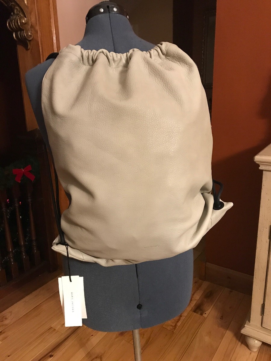 Marc Jacobs Drawstring Leather Backpack Stone Gray Pomice  display picture 2