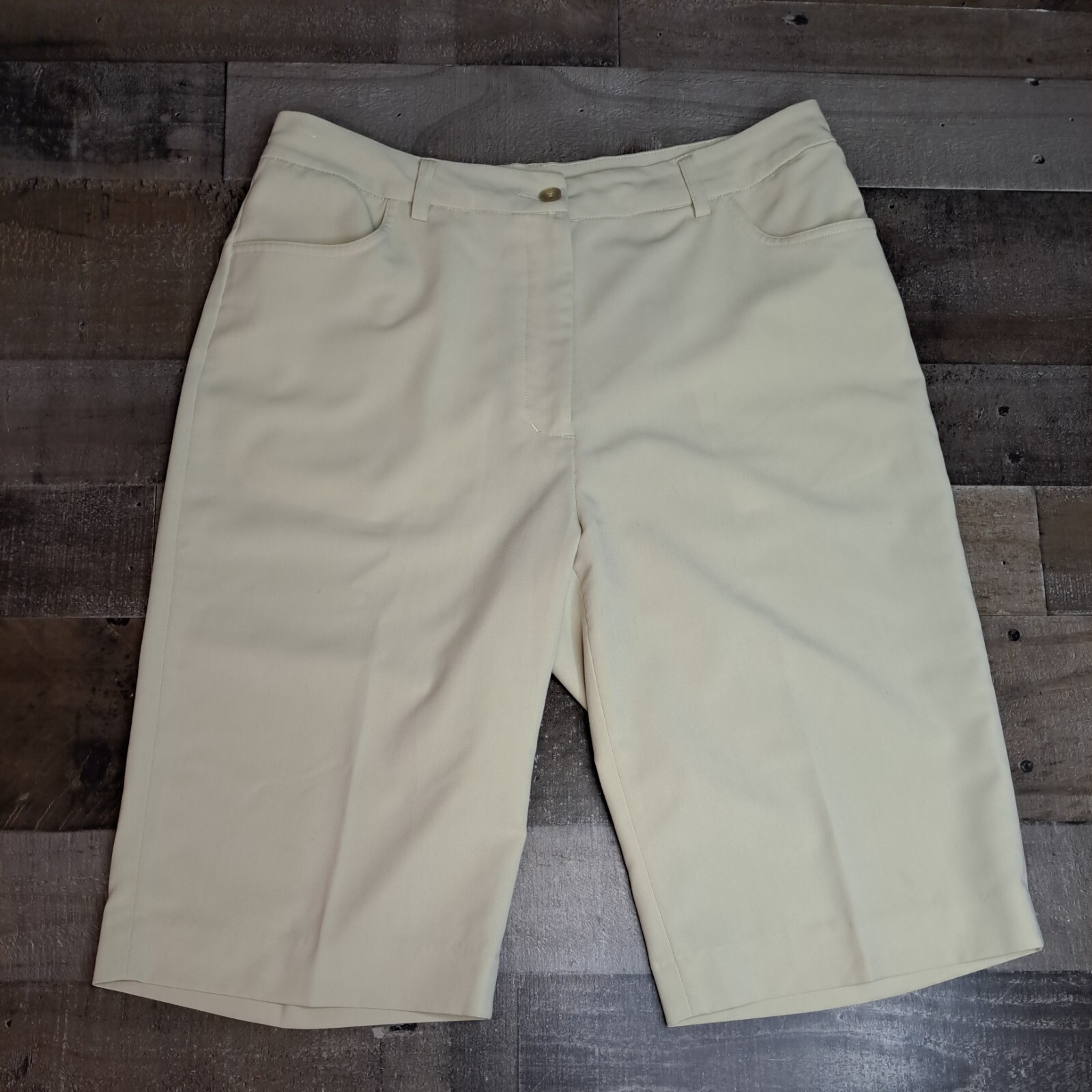 Monterey Club Womens Golf Shorts Size 10 Tan Pleated Front Lightweight