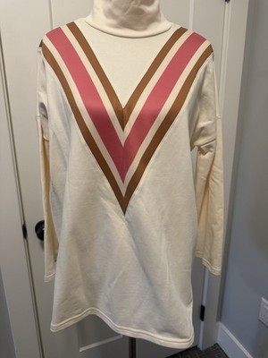 NWT Boutique Smith And Quinn Sweatshirt CreamFleece Logo Casual Sweatshirt